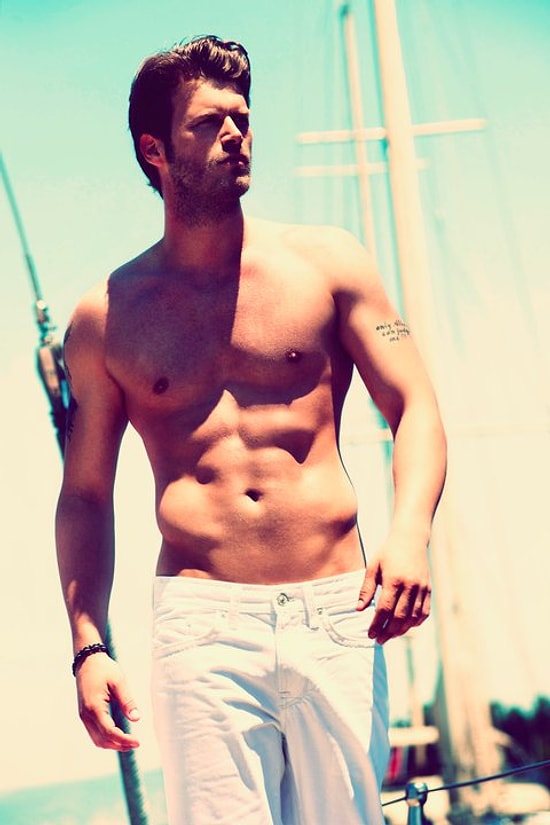 Kıvanç Tatlıtuğ'un Baldan Tatlı Olduğunu Kanıtlayan 18 Fotoğraf