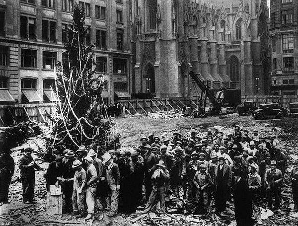 35. Rockefeller Meydanı'ndaki ilk yılbaşı ağacı. (1931)