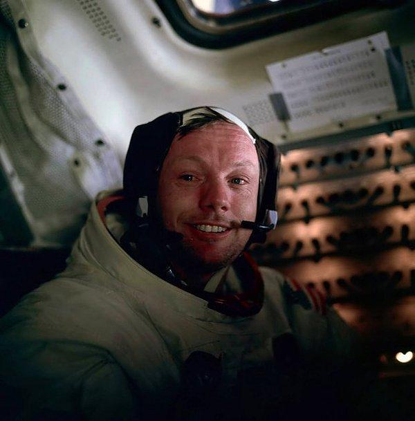 16- Neil Armstrong'un, Ay'da yürüdükten hemen sonra Buzz Alrdin tarafından çekişmiş fotoğrafı (1969).