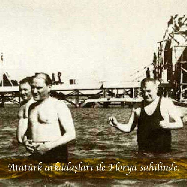 4) Atatürk, arkadaşları ile Florya sahilinin tadını çıkarırken çekilmiş bir fotoğrafı. Arkada ise Florya Deniz Köşkü’nün inşası devam ediyor.