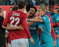 Lider Zenit Evinde Yenilmedi