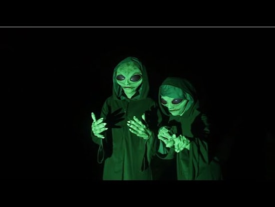 Arkadaşa 3,5 Attıran Uzaylı İstilası Şakası