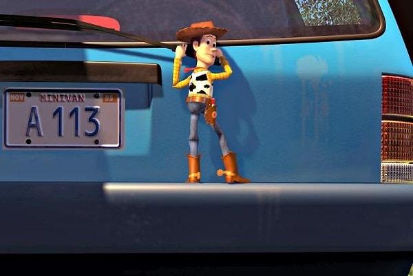 25. "Oyuncak Hikayesi" filminde Andy'nin annesinin arabasının plakasında.