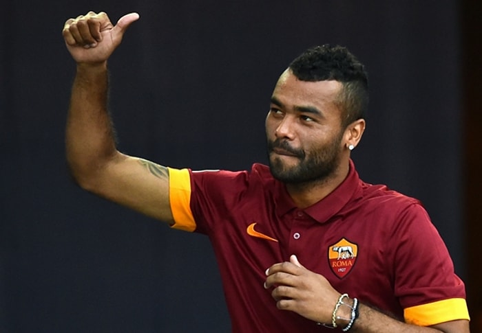 Ashley Cole'dan Ayrılık İddialarına Yanıt