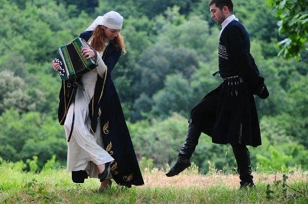 Akraba evliliği yoktur.