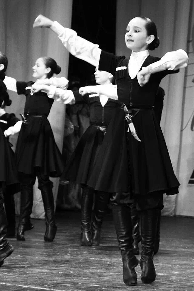 Kadınlar evlendikten sonra da kendi soyadlarını kullanır.