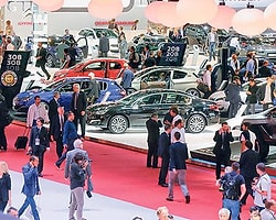 Otomobilin Devleri Paris'te Sahneye Çıktı