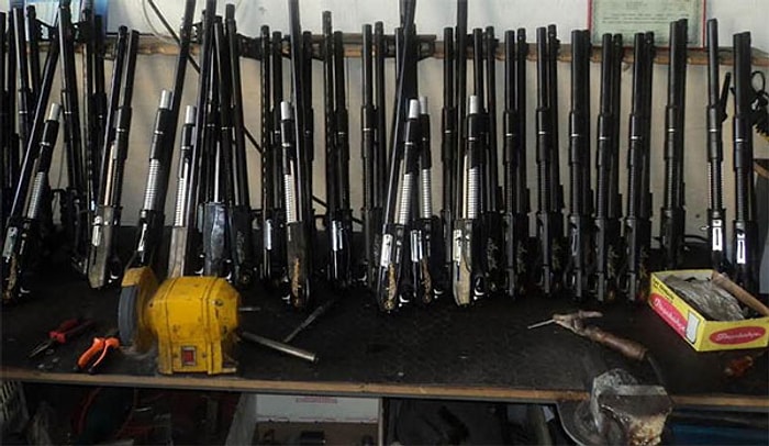 Diyarbakır'da Av Silahları Satan İş Yerleri Yağmalandı