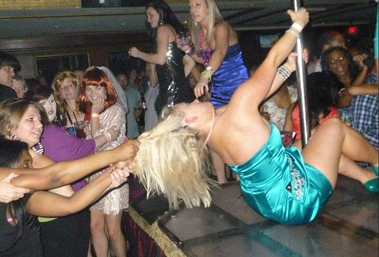 Seksi Olayım Derken Mevta Olan 24 Direk Dansçısı