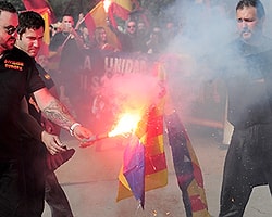 Katalonya'da Bu Sefer Sağcılar Sokağa Çıktı
