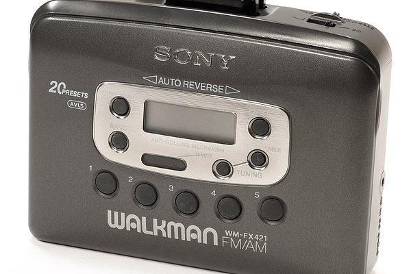 12. Walkman ve yeni nesil müzik çalarlar.