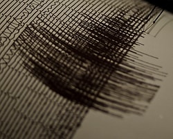 İran'da 6 Şiddetinde Deprem Meydana Geldi