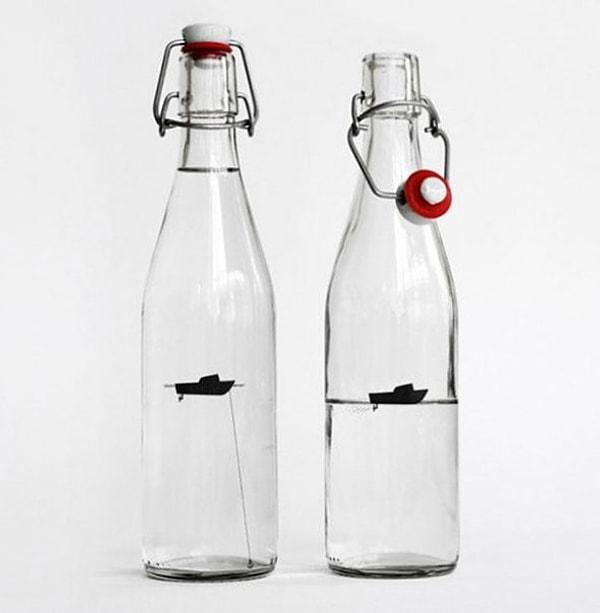 15. Bu su şişesini ilgi çekici yapan tek fark içindeki tatlı gemicik.