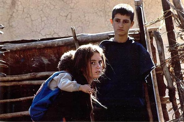 2. Turtles Can Fly / Kaplumbağalar Da Uçar | IMDB: 8,0 (2004)