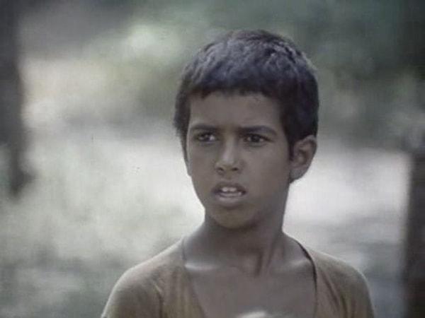 39. Bashu, the Little Stranger / Küçük Gariban Bashu | IMDB: 8,1 (1989)
