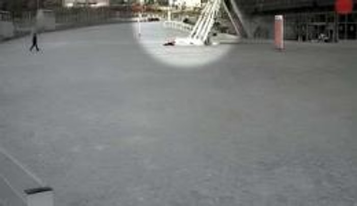 Stadyumdan Düşen Camlardan Mucize Eseri Kurtulan Küçük Kız