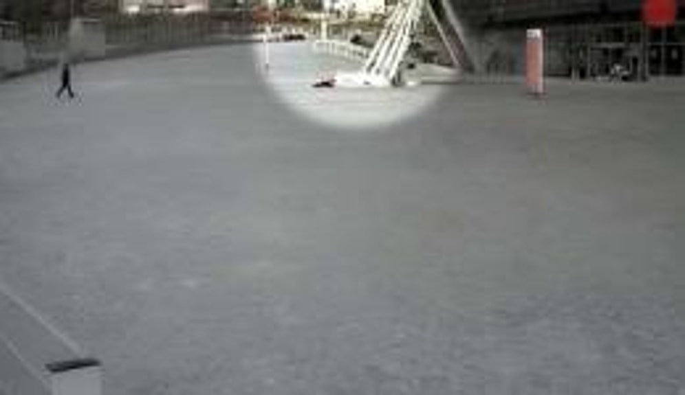 Stadyumdan Düşen Camlardan Mucize Eseri Kurtulan Küçük Kız