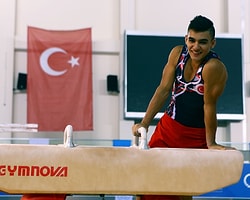 Savaştan Kaçtı Milli Takıma Seçildi