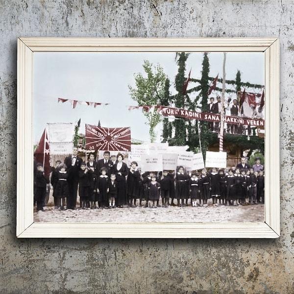 15) Anadolu’da düzenlenen Cumhuriyet Bayramı kutlamaları... 1930’lu yıllar.