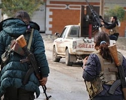 Kobanê'de İlaçları, Cephede Yaralananlar Kullansın Diye Halk Hastaneye Gitmiyor