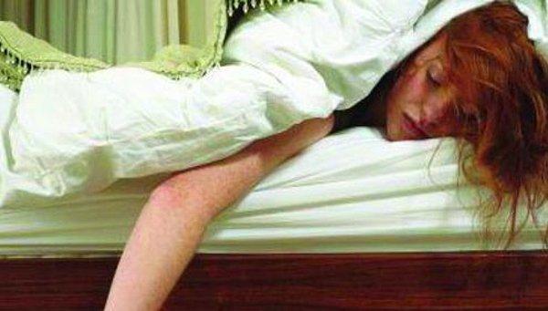 12. Eğer akşamdan kalma bir haldeyseniz, yatağınız sizinle dalga geçip başınızı daha da ağrıtmaz.