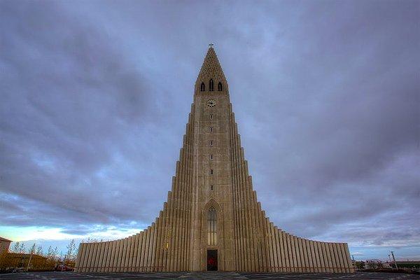 27. Hallgrímur Kilisesi - İzlanda