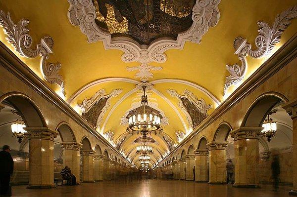 4. Avtovo Metro İstasyonu, St. Petersburg, Rusya