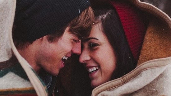 Kadınların Eğlenceli ve Espritüel Erkekleri Tercih Etmesinin 9 Mantıklı Nedeni