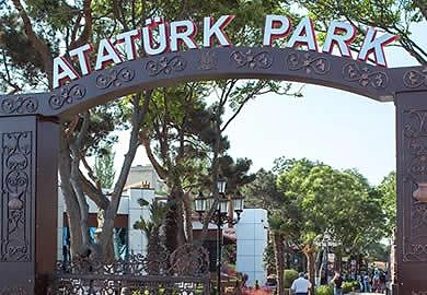 Ve tabi ki olmazsa olmaz ülkelerde de Atatürk'ün isminin verildiği çok sayıda yer bulunmakta. Atatürk Parkı - Bakü, Azerbaycan