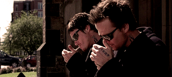 17. Şehrin Azizleri filminden Murphy McManus ve Connor McManus ikilisi.