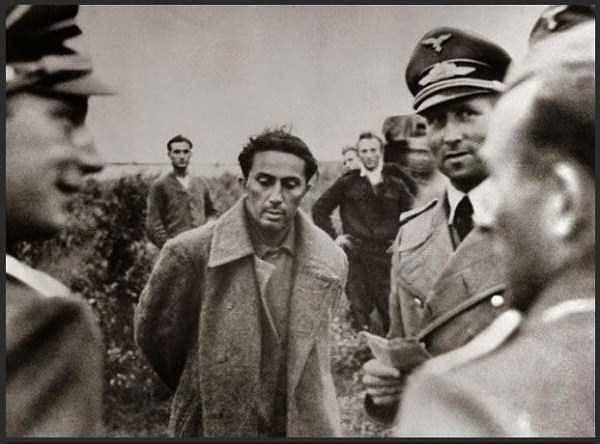 18. Stalin, oğlunun yakalandığını, Almanlar ona bu fotoğrafı yolladığında öğrendi.
