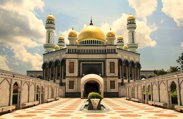 2. Bolkiah Cami - Brunei