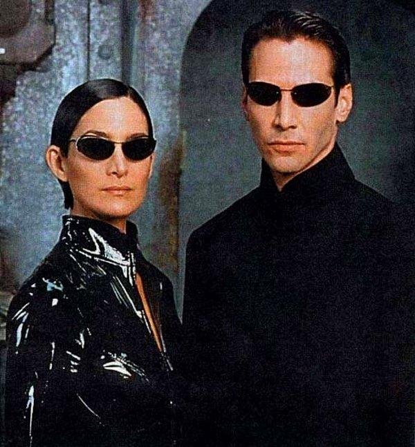 17. Neo & Trinity - The Matrix