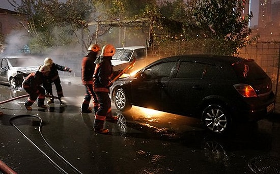 Küçükçekmece'de 10 Araç Kundaklandı