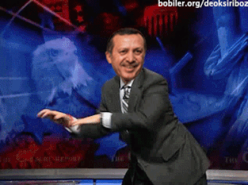 Aslında siyasetin güzel olduğunu, nefret ettiğin şeyin siyasetin bozulmuş hali olduğunu da gayet iyi biliyorsun.