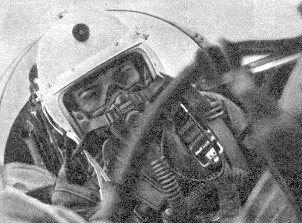 7. Leman Altınçekiç - İlk jet pilotu