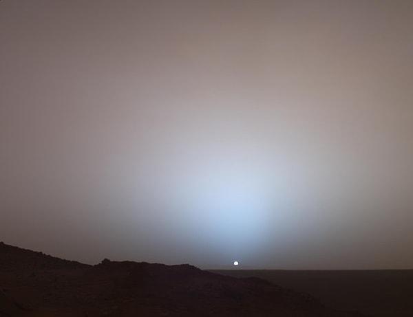 15. Yine Güneş, bu kez Mars'ın yüzeyinden görünümü.