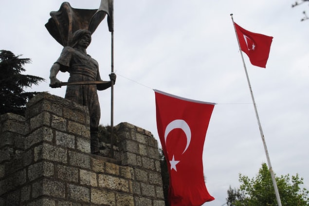 4. Ulubatlı Hasan diye biri hiç yaşamadı.