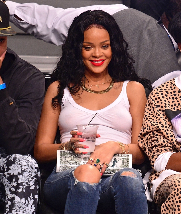 Sütyen ile desteklenmiş göğüs duruşunun ardından göğüslerinizin yalın haldeki duruşu moral bozucu olabilir.