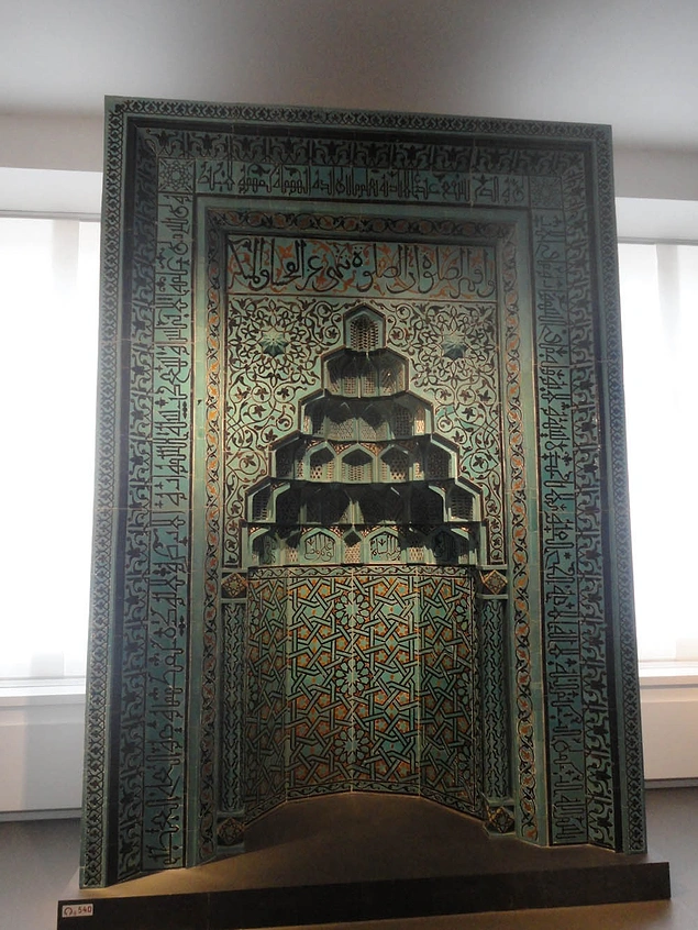 Beyhekim Camii’nin çini mozaikli mihrabı