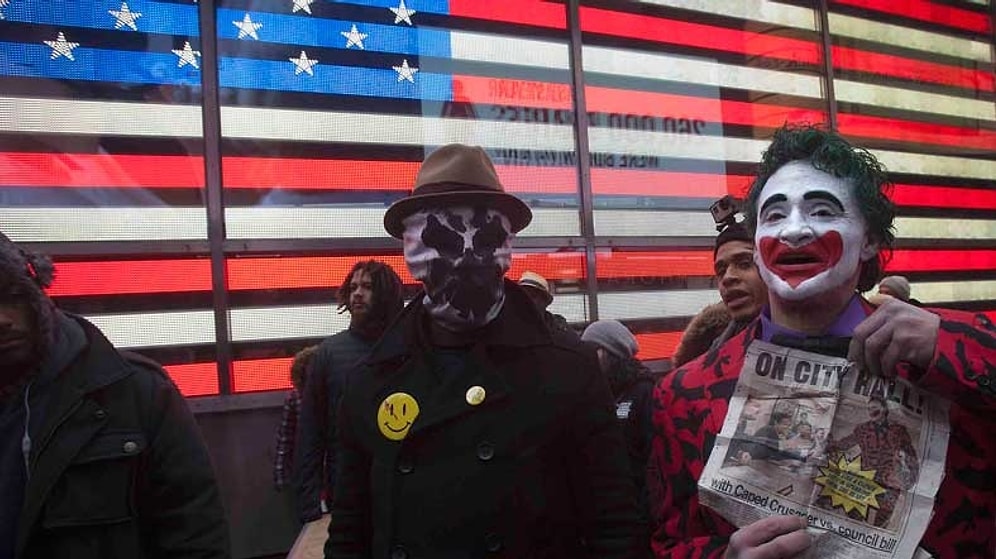 Ferguson Öfkesi Dinmiyor: Los Angeles'ta 250 Kişi Gözaltına Alındı