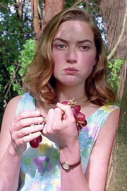 Kate Winslet 1994 yapımı Heavenly Creatures filminde 19 yaşındaydı. Son filmi Uyumsuz ile birlikte kariyerinin 20. yılında ve 39. yaşında.