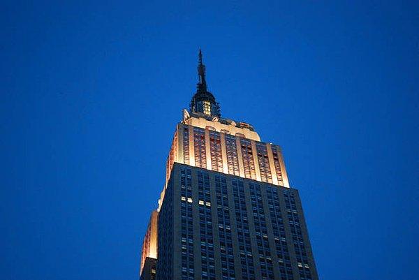 10-) Empire State Binasının Tepesinden Aşağıya Bozuk Para Atmak