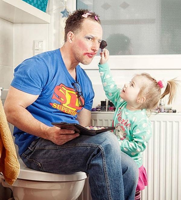 10. Kızının ona makyaj yapmasına izin veren baba.