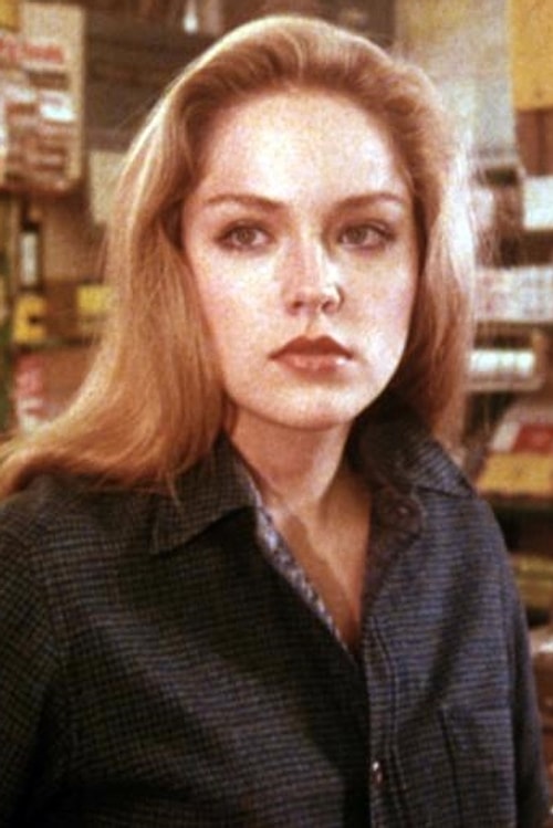 Sharon Stone 1980 yapımı Stardust Memories ile kamera karşısına 22 yaşında geçti ve son filmi Lovelace ile 56 yaşında kariyerine devam ediyor.