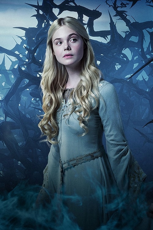 Elle Fanning 2001'de Benim Adım Sam filminde 3 yaşındayken ablası Dakota Fanning'in canlandırdığı karakterin küçüklüğünü oynamıştı. Şimdiyse onu 16 yaşındaki haliyle Malefiz filminde izledik.