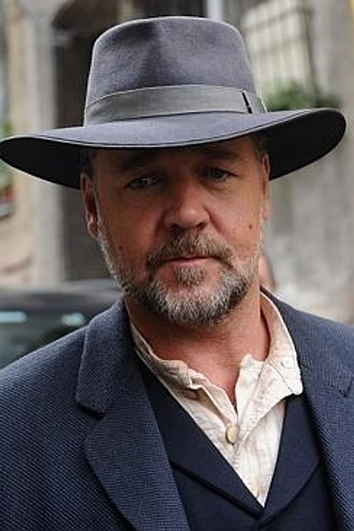 Russell Crowe 27 yaşında 1991 yapımı Brides of Christ'te yer almıştı. Son filmi The Water Diviner'da 50 yaşında.