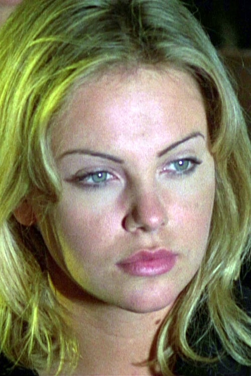 Charlize Theron 20 yaşında 1995 yapımı Children of the Corn III: Urban Harvest filminde yer almıştı. Son filmi Yeni Başlayanlar İçin Vahşi Batı'da 39 yaşında.
