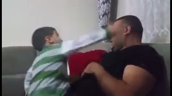 Babasına Tokat Atarak Sayı Saymayı Öğrenen Çocuk