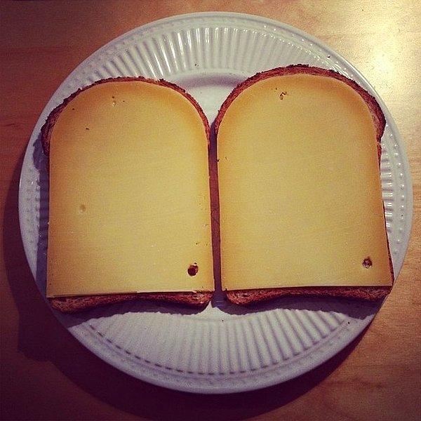 34. Ve bu ekmek ile peynir arasındaki ilişkinin tüm zamanların en büyük aşk hikayesine dönüştüğü an.